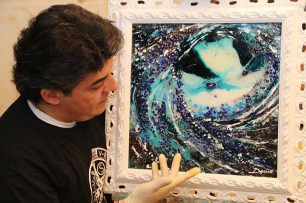Guarda nell'occhio il delfino